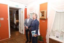 Директор ГМП Евгений Анатольевич Богатырев и Дмитрий Анатольевич Белюкин - народный художник РФ Директор ГМП Евгений Анатольевич Богатырев и Дмитрий Анатольевич Белюкин - народный художник РФ