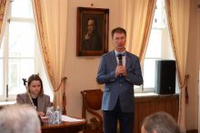 Ученый совет ГМП: Директор Оренбургского областного музея изобразительных искусств Юрий Эдуардович Комлев Ученый совет ГМП: Директор Оренбургского областного музея изобразительных искусств Юрий Эдуардович Комлев