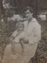 Анастасия Семеновна Крейн с сыном Сашей