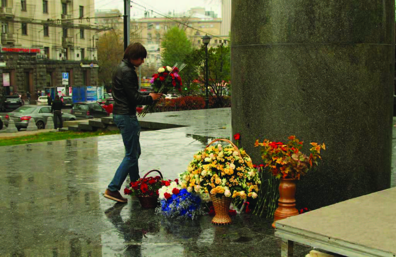 В юбилейный день у памятника М.Ю. Лермонтова В юбилейный день у памятника М.Ю. Лермонтова