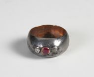 Кольцо декабристов c рубином и бриллиантами, выкованное из кандалов. Из собрания ГМП