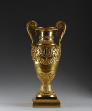 Ваза. Мастерская П.Ф. Томира. 1820-е. Франция, Париж. Бронза, литье, чеканка, золочение.