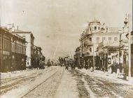 Вид Арбата от церкви Живоначальной Троицы. Фотография Д.В. Алексеева. 1888. Справа - доходный дом Н.И. Рахманова, в котором родился и жил в 1880-1903 гг. Андрей Белый