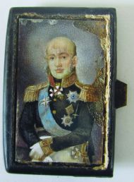 Шкатулка с портретом М.Б. Барклая де Толли; до и после реставрации. Реставратор Н.В. Фролов