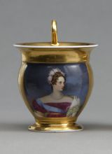 Чашка с портретом императрицы Александры Федоровны.